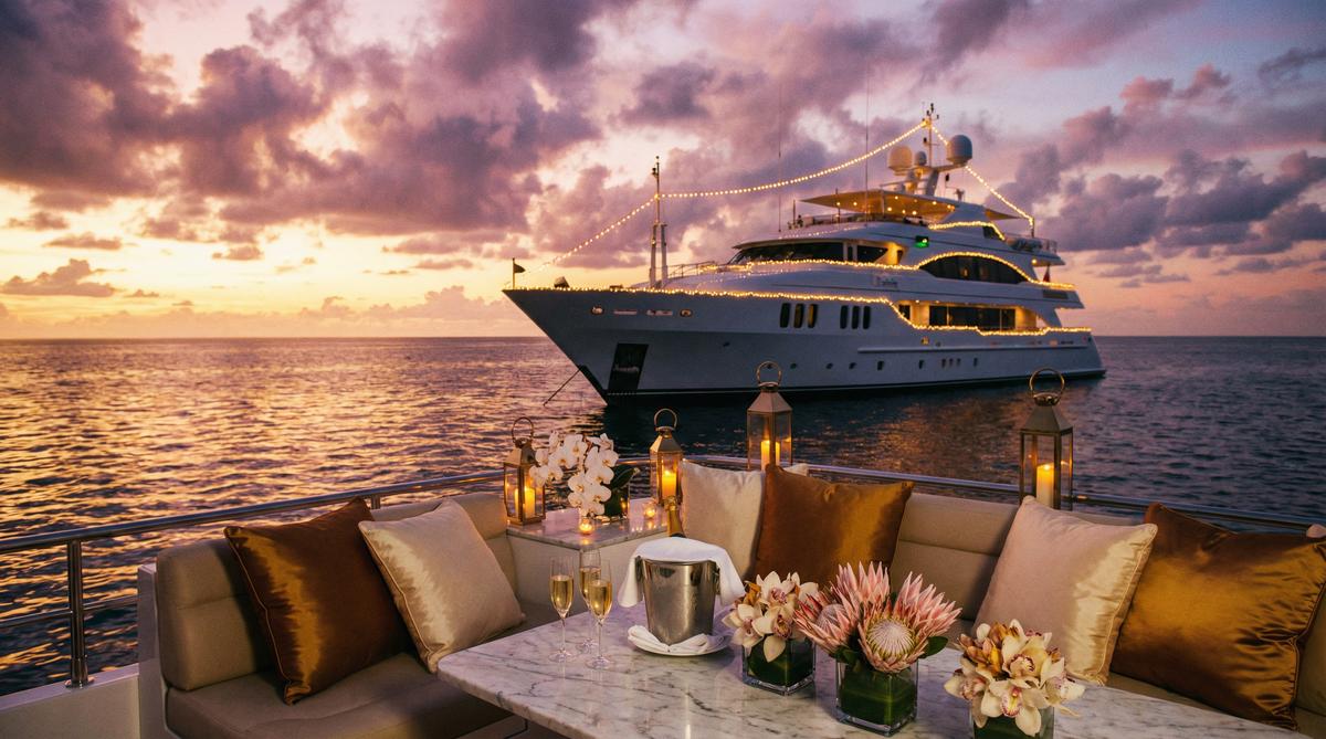 每日大赛传媒游艇派对传媒演示奢华场景拍摄